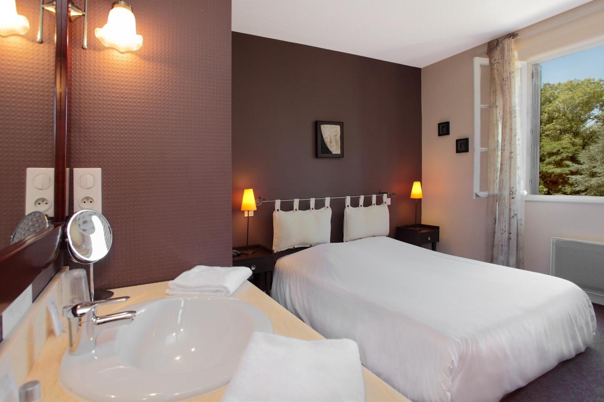 Hotel Logis Deshors-Foujanet Chamboulive Exterior foto