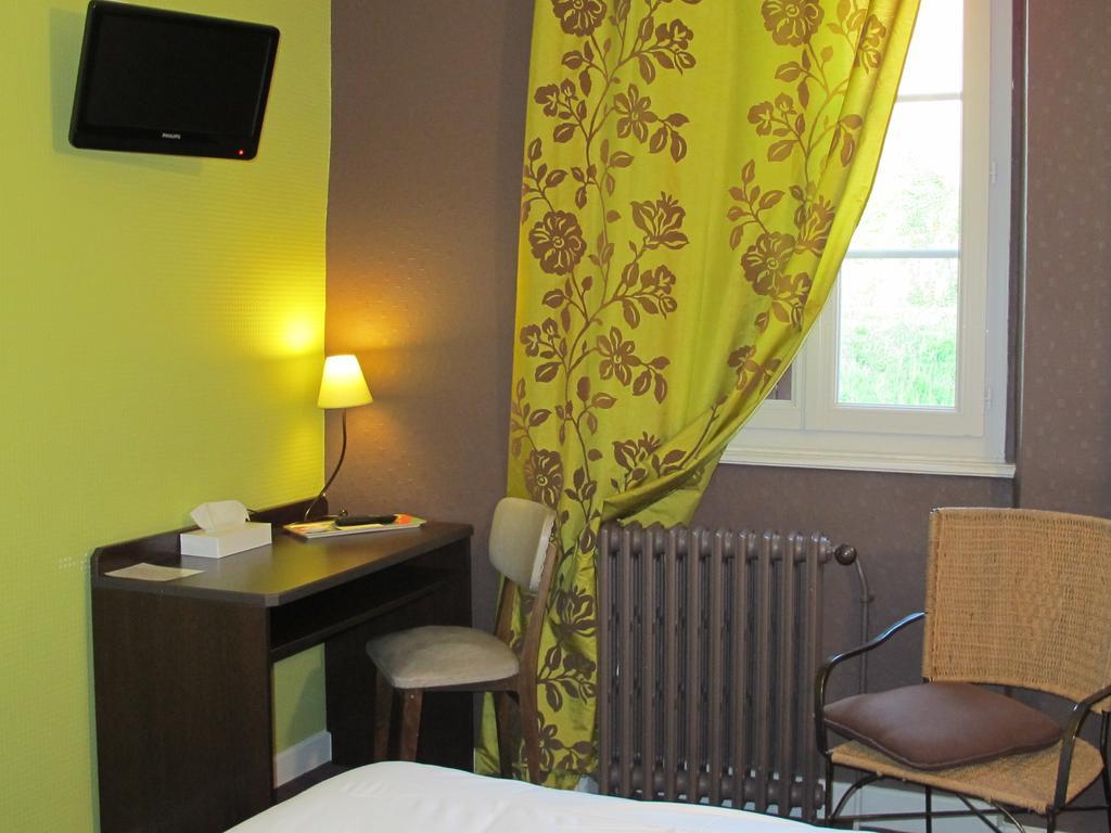 Hotel Logis Deshors-Foujanet Chamboulive Exterior foto