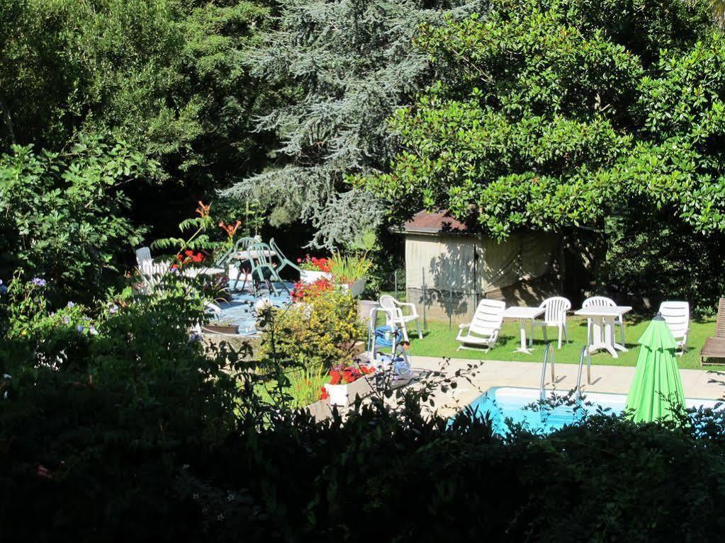 Hotel Logis Deshors-Foujanet Chamboulive Exterior foto