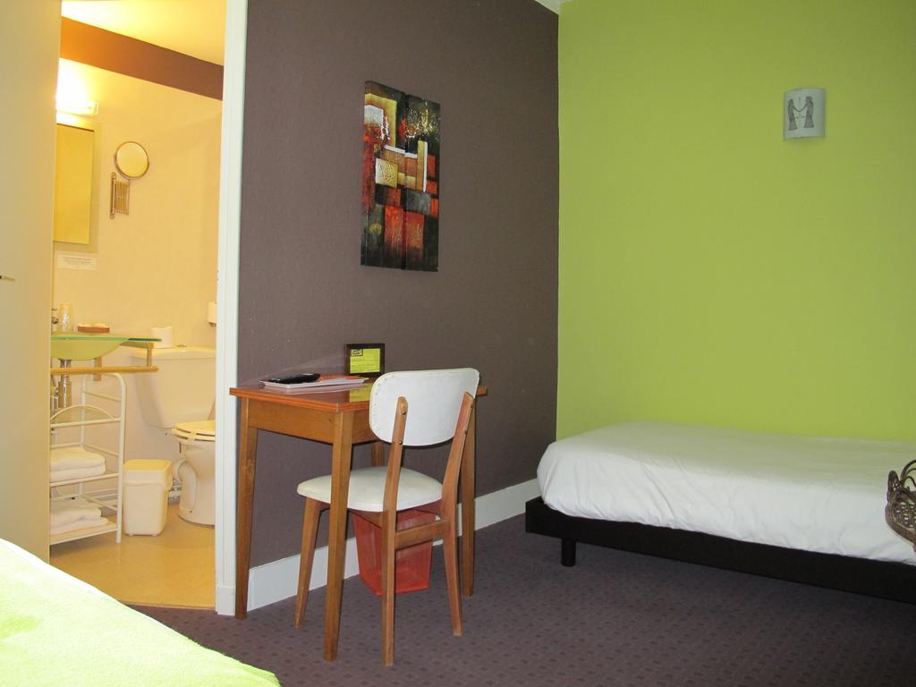 Hotel Logis Deshors-Foujanet Chamboulive Habitación foto