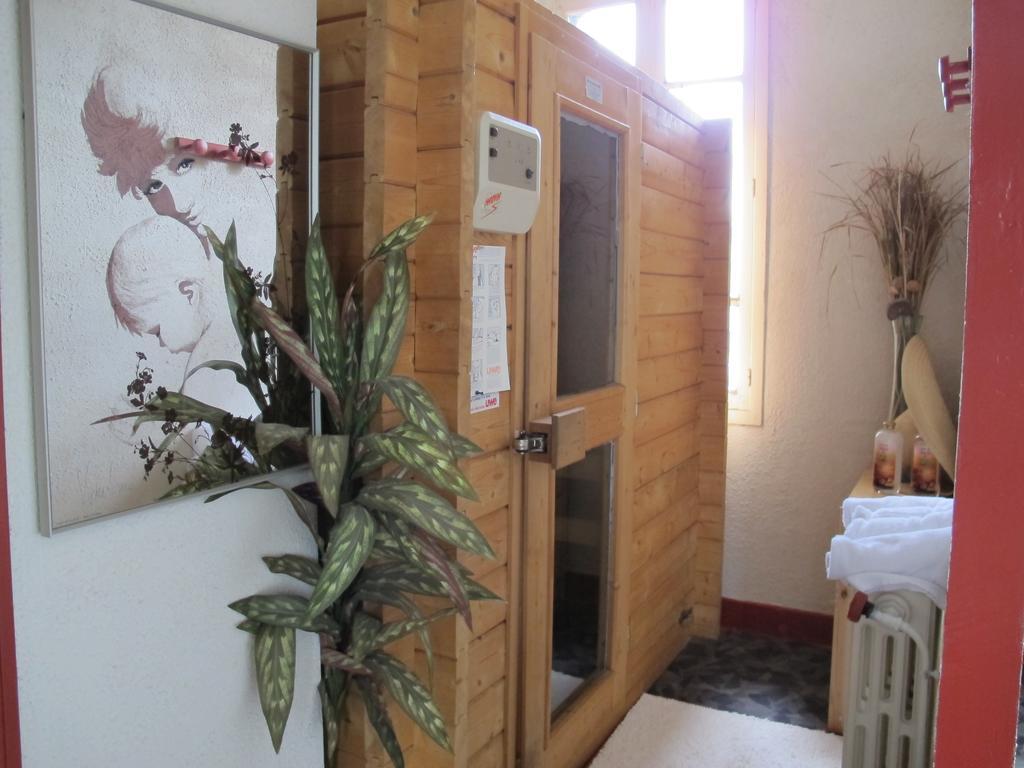 Hotel Logis Deshors-Foujanet Chamboulive Exterior foto
